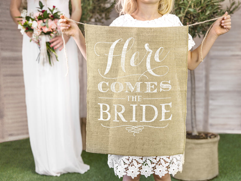 Banner-für-die-Braut-Here-comes-the-bride-41x51cm-PartyDeco-Lemina-2