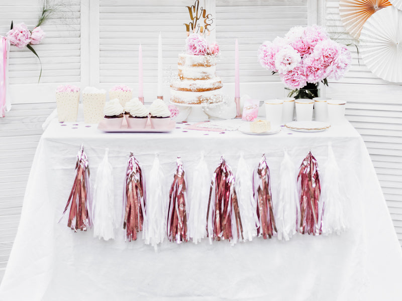 Quasten-Girlande-weiss-PartyDeco-Lemina-1