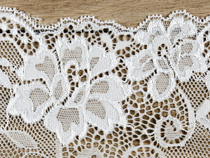 Spitze-altweiss-0-18x9m-PartyDeco-Lemina-1