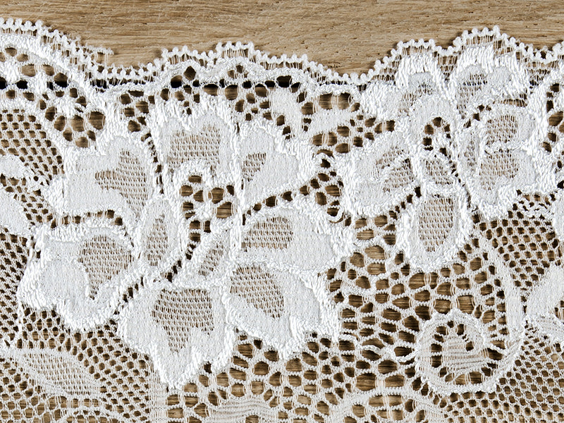 Spitze-altweiss-0-18x9m-PartyDeco-Lemina-1